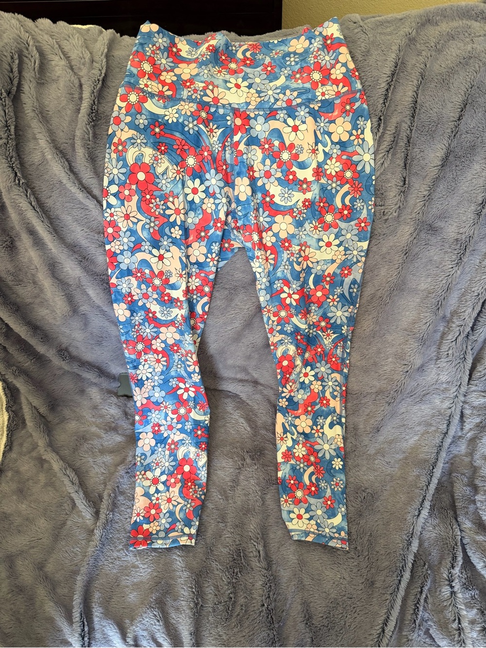 Fabletics Floral Leggings in Blue & Red Size Medium Like New